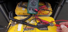 testing the voltage on house batteries in a motorhome