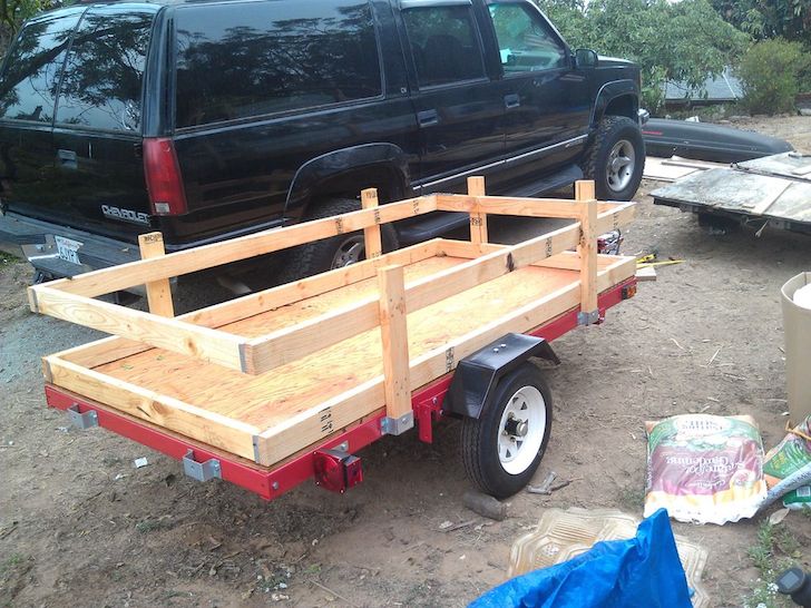 Basic trailer with wooden supports