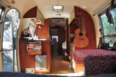 Inside-a-1968-Airstream-trailer-for-sale