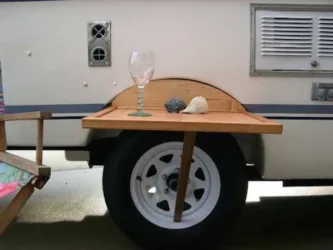 Table mounted between tire and wheel well