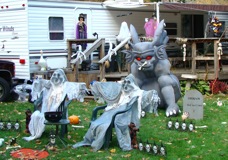 13 Creative Ways To Decorate Your RV And Home For Halloween