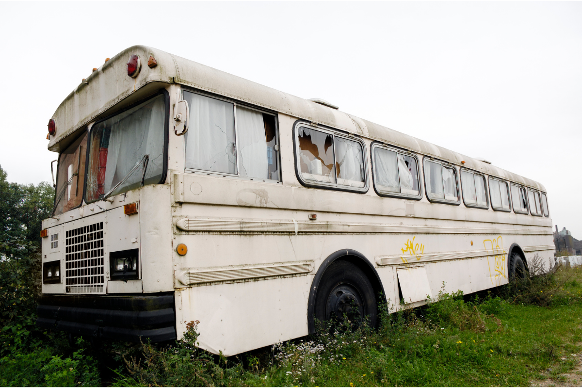 old dilapidated school bus