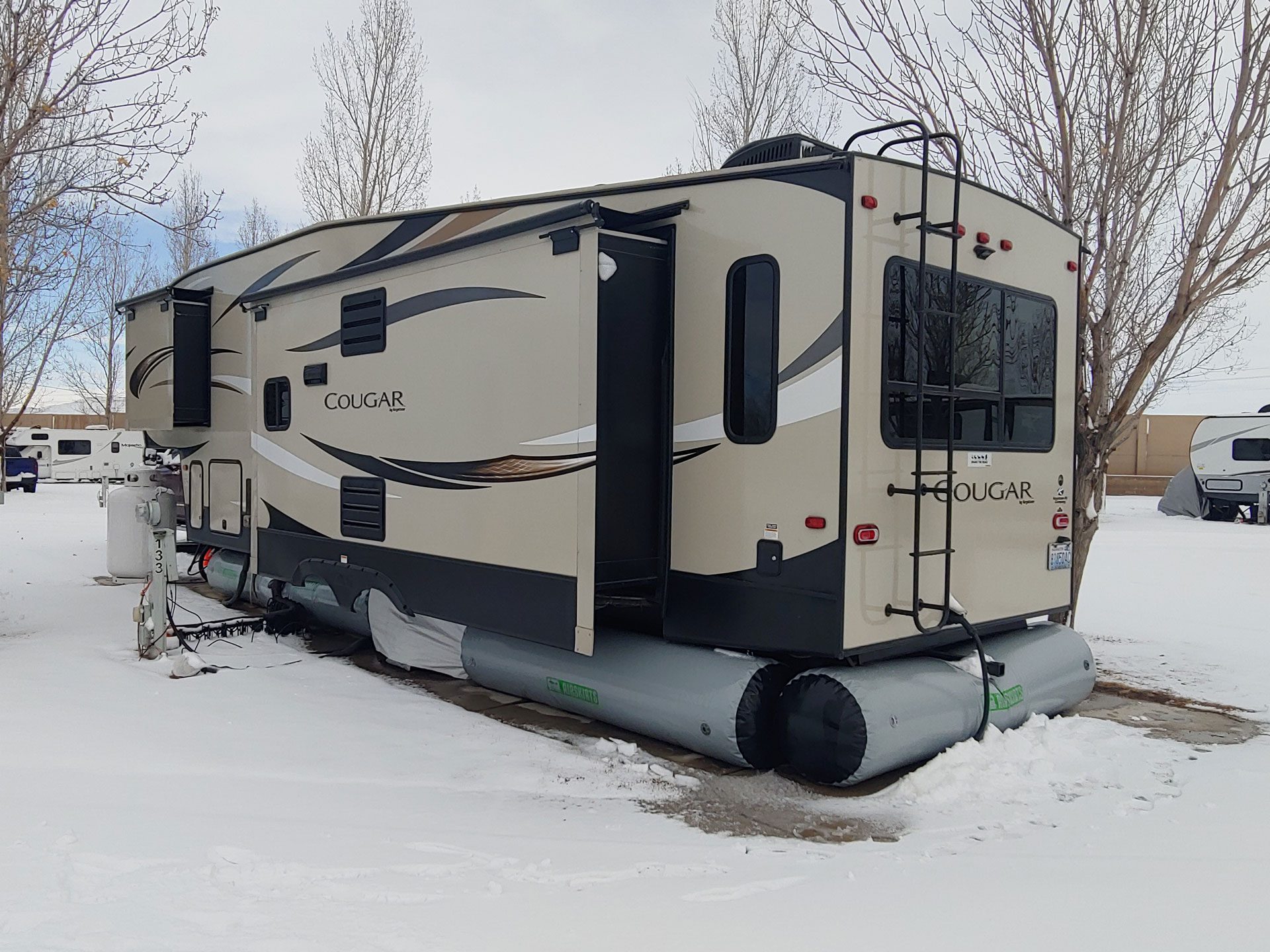 5th wheel in winter with AirSkirts installed.
