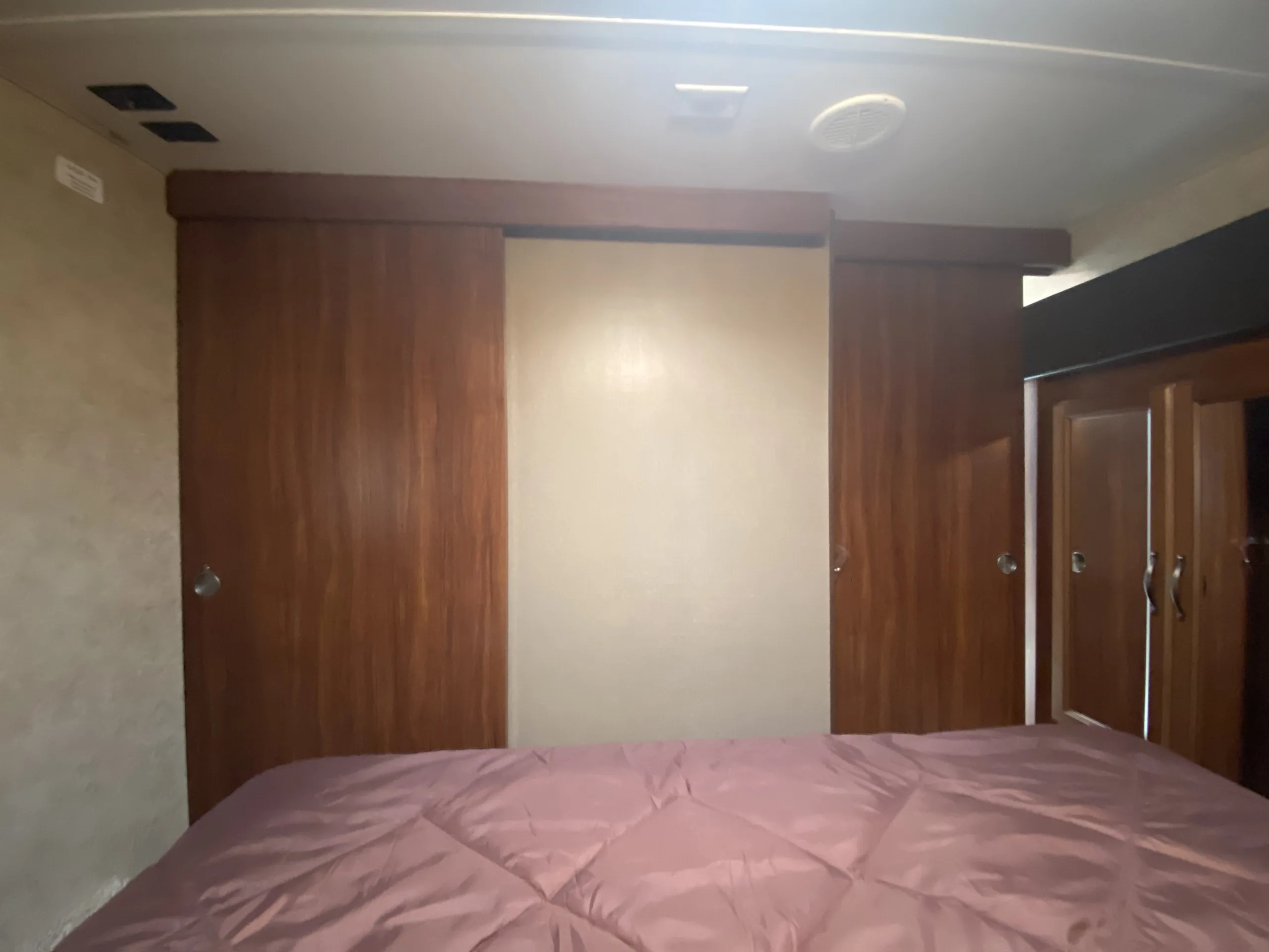 bedroom in fifth wheel camper